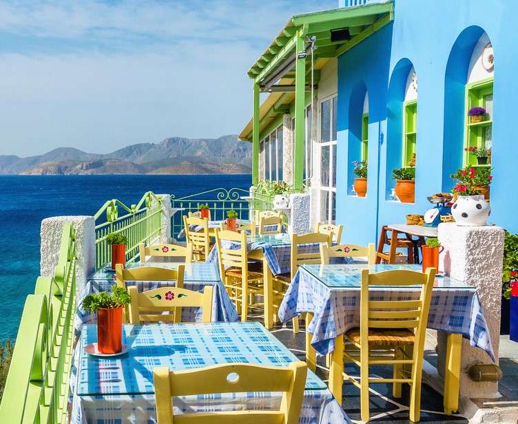 Un restaurant pe o insulă grecească jigsaw puzzle online