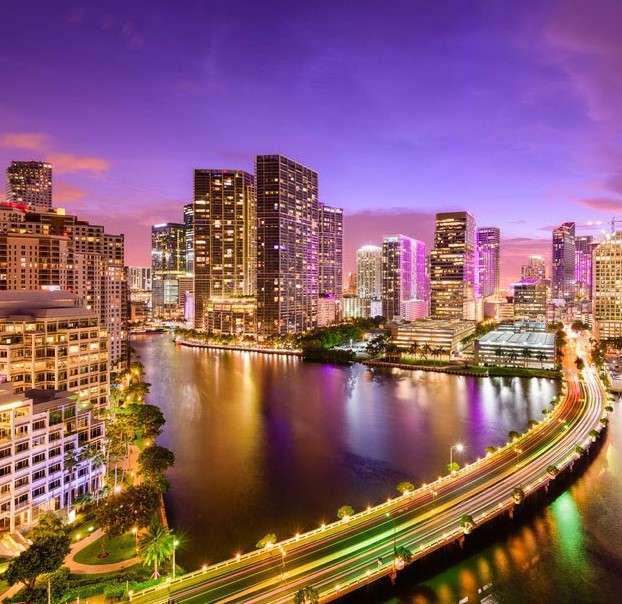 Miami - eine Stadt an der Küste des Atlantischen Ozeans Puzzlespiel online