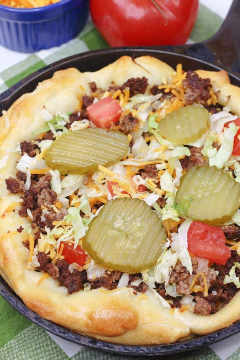 Пицца на сковороде с чизбургером онлайн-пазл