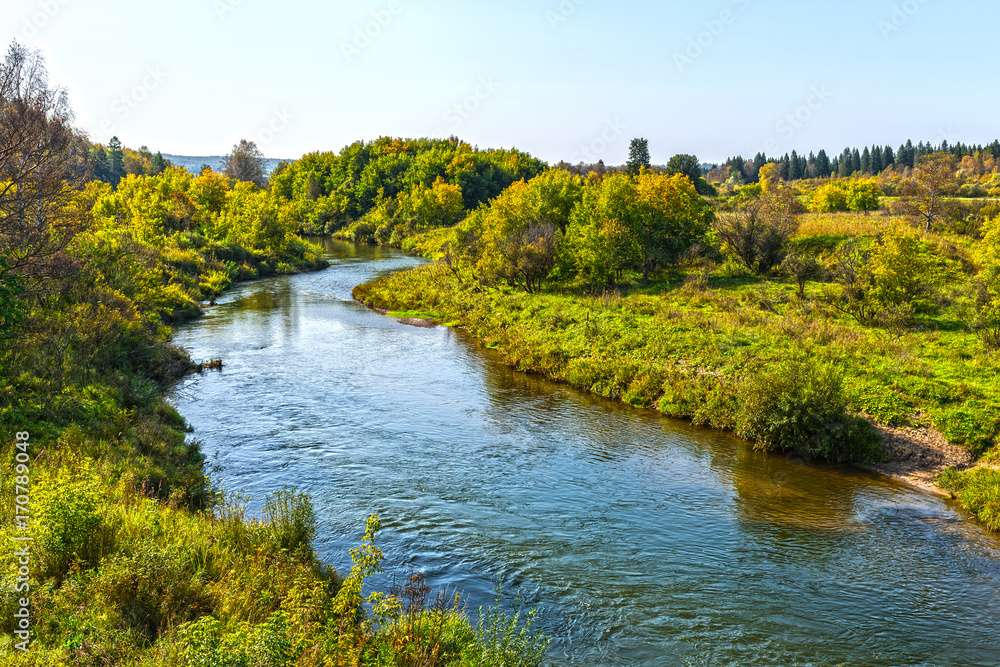 Prachtige rivier in Siberië online puzzel