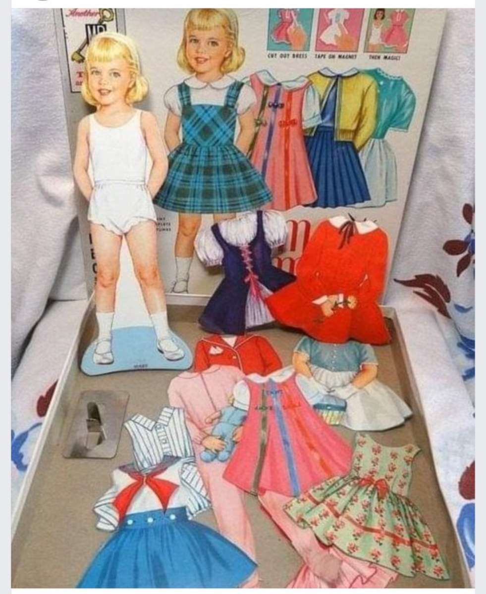 Хартиените кукли и тяхната мода. онлайн пъзел