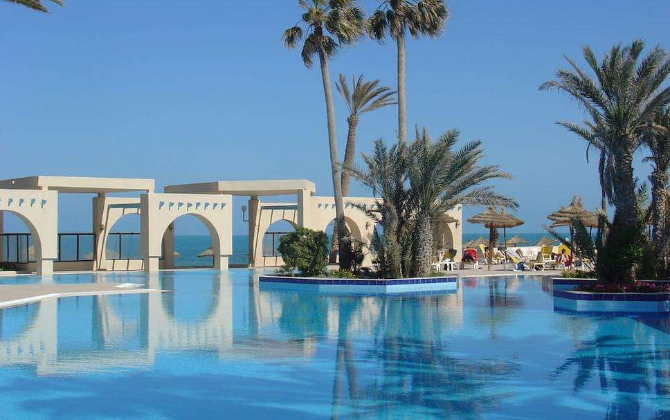 Hotellkomplex i Zarzis i Tunisien Pussel online