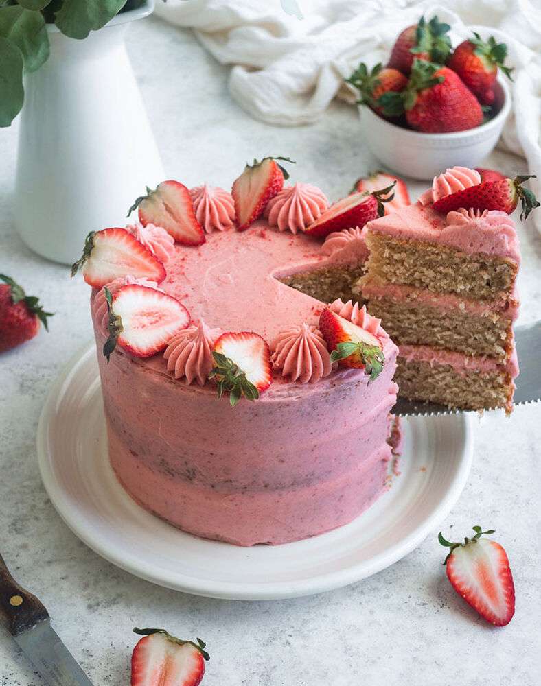 Kaka med jordgubbar Pussel online