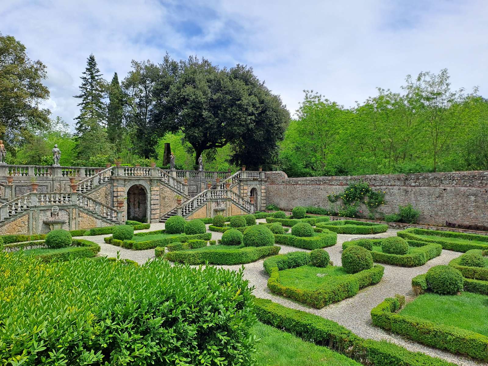 Villa Torrigiani. Den hemliga trädgården. Pussel online
