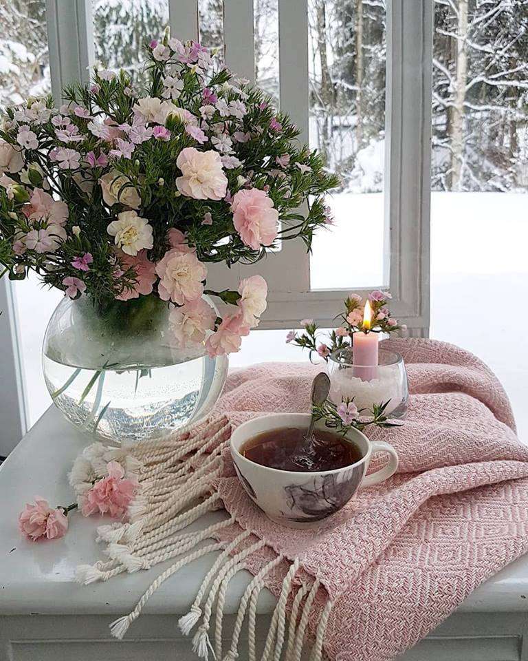 des roses et une tasse de thé puzzle en ligne