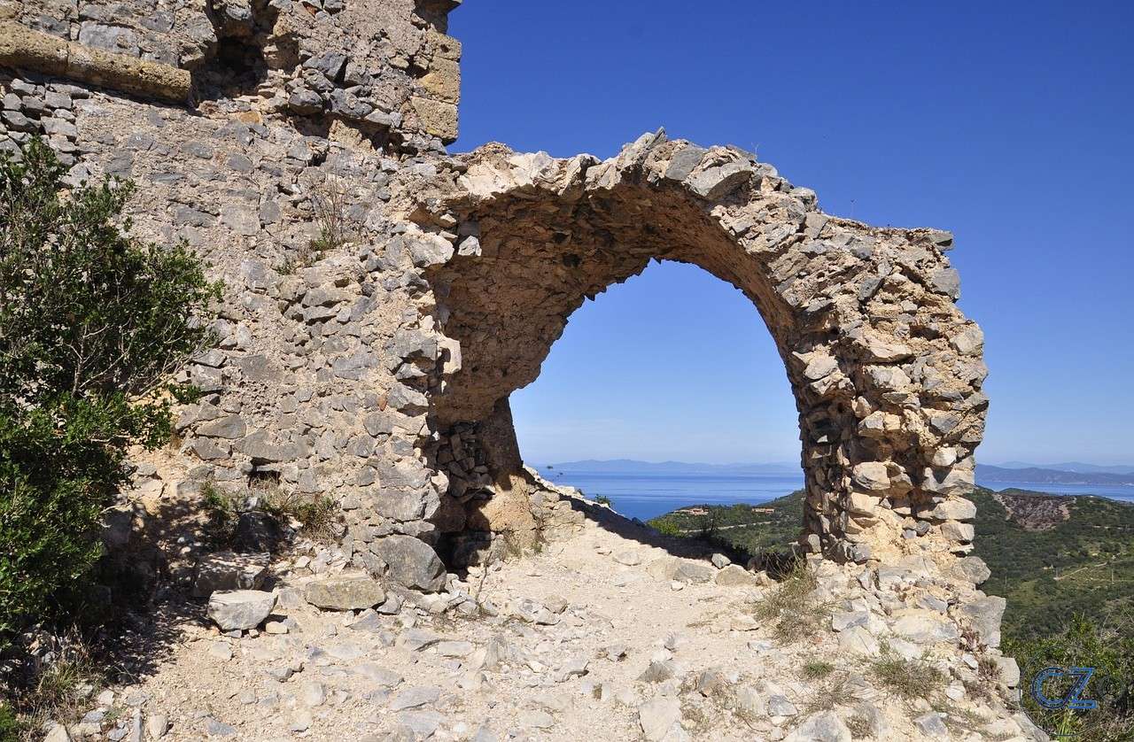Castillo, En ruinas, Rocas rompecabezas en línea