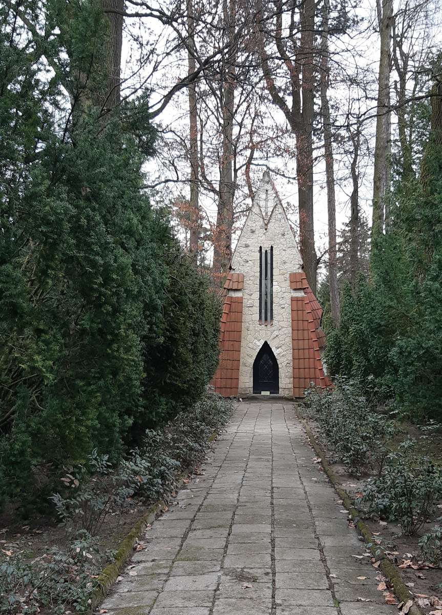 Mausoleo de Adam Żeromski en Nałęczów rompecabezas en línea