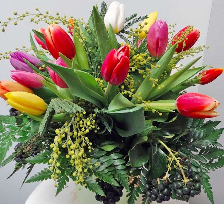 Large bouquet of tulips online puzzle