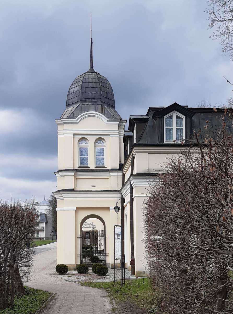 edifício histórico em Nałęczów puzzle online