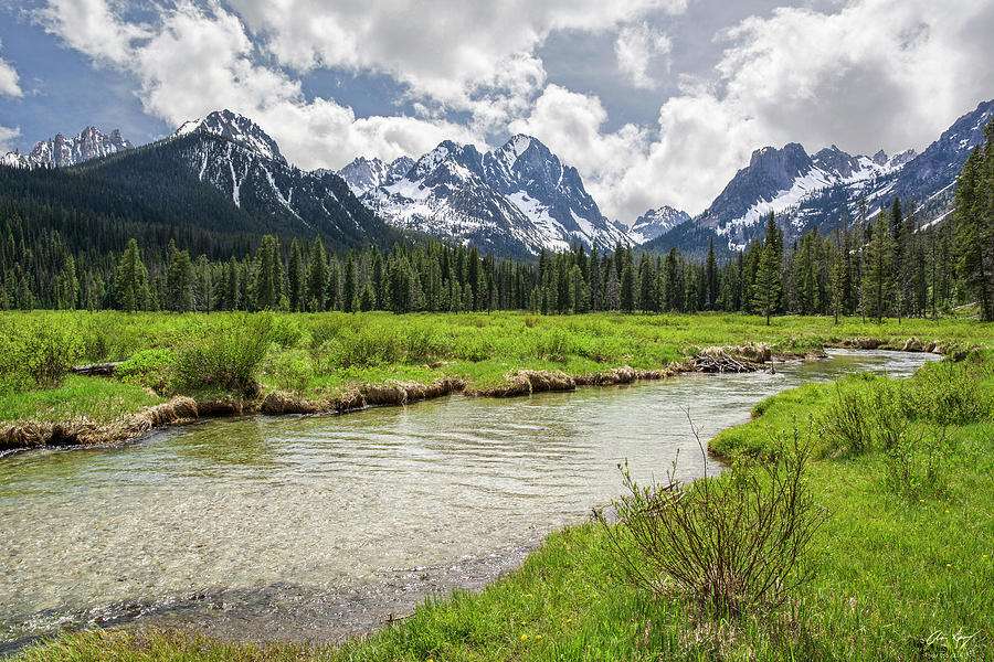 Frumos râu în munți înalți jigsaw puzzle online