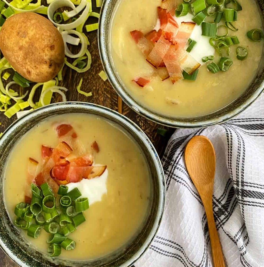 Суп з картоплі та цибулі-порею пазл онлайн