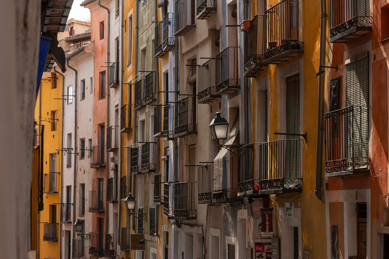 Calle Alfonso VIII, Cuenca, Spanyolország online puzzle