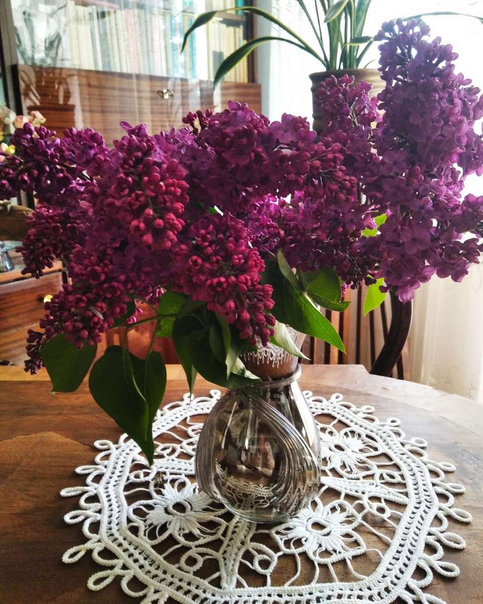 brindilles de lilas dans un vase puzzle en ligne