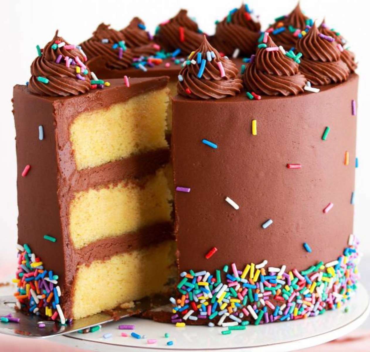 Класичний торт на день народження❤️❤️❤️❤️❤️ онлайн пазл