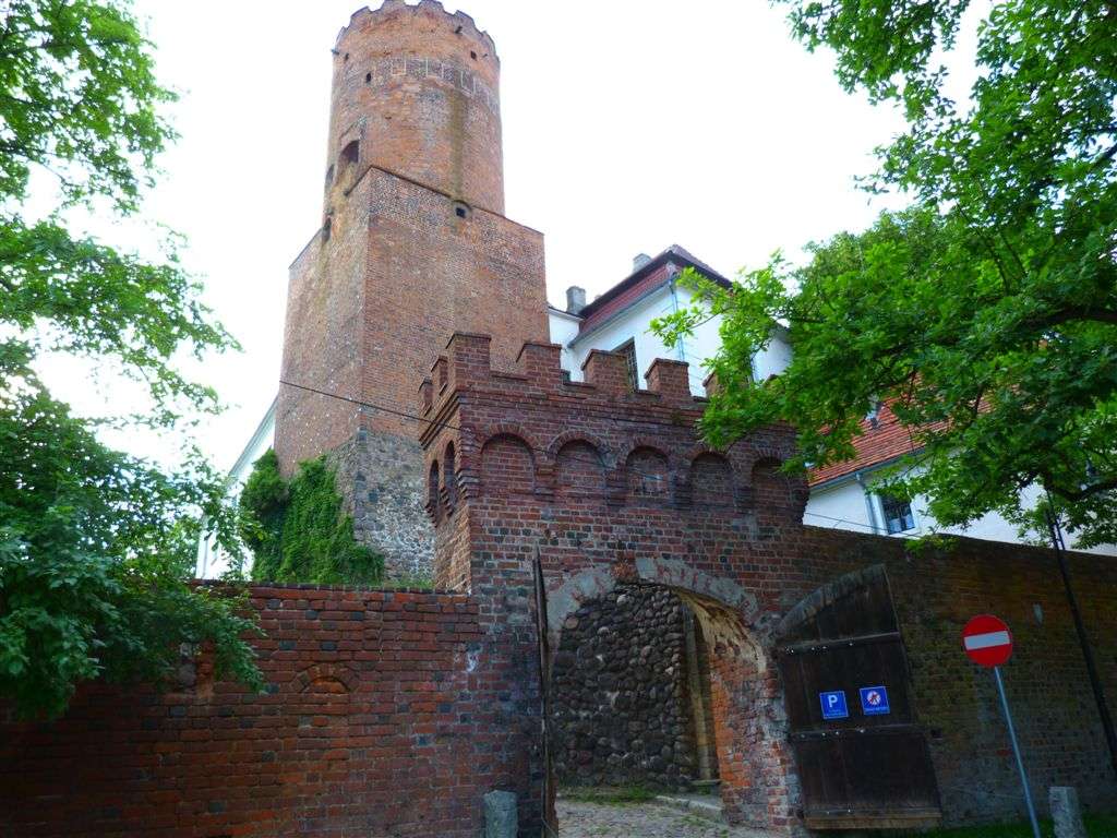 Věž hradu v Łagów online puzzle