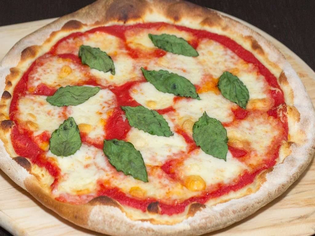 PIZZA MARGHERITA jigsaw puzzle online