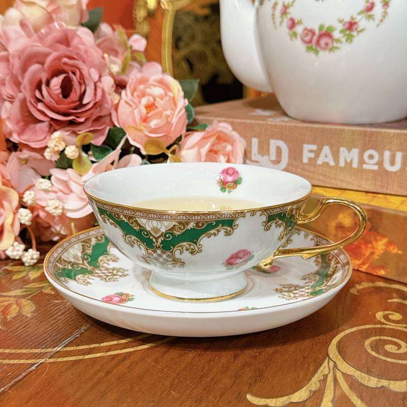 ceașcă de ceai placată cu aur puzzle online