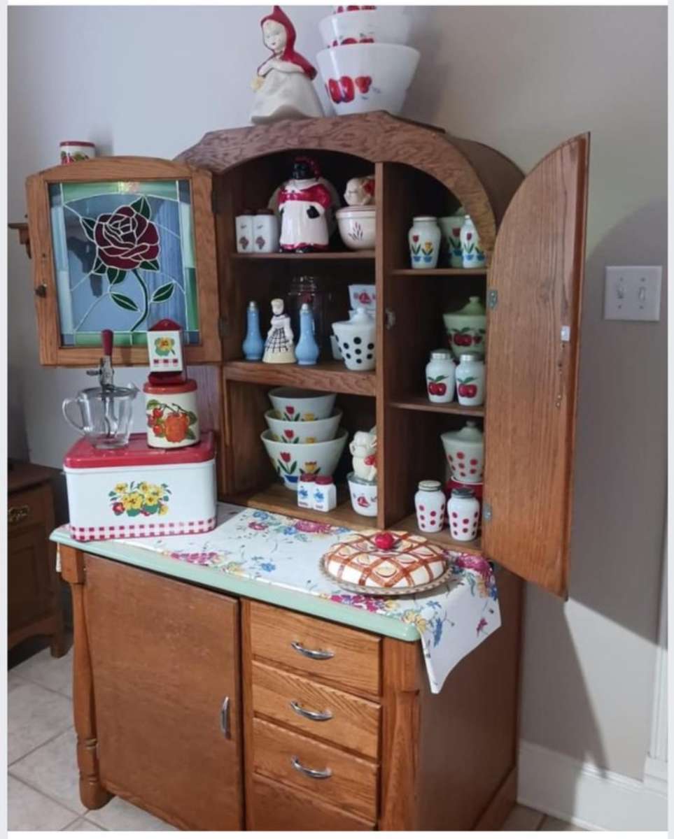 Beautiful hutch with antique pieces jigsaw puzzle online