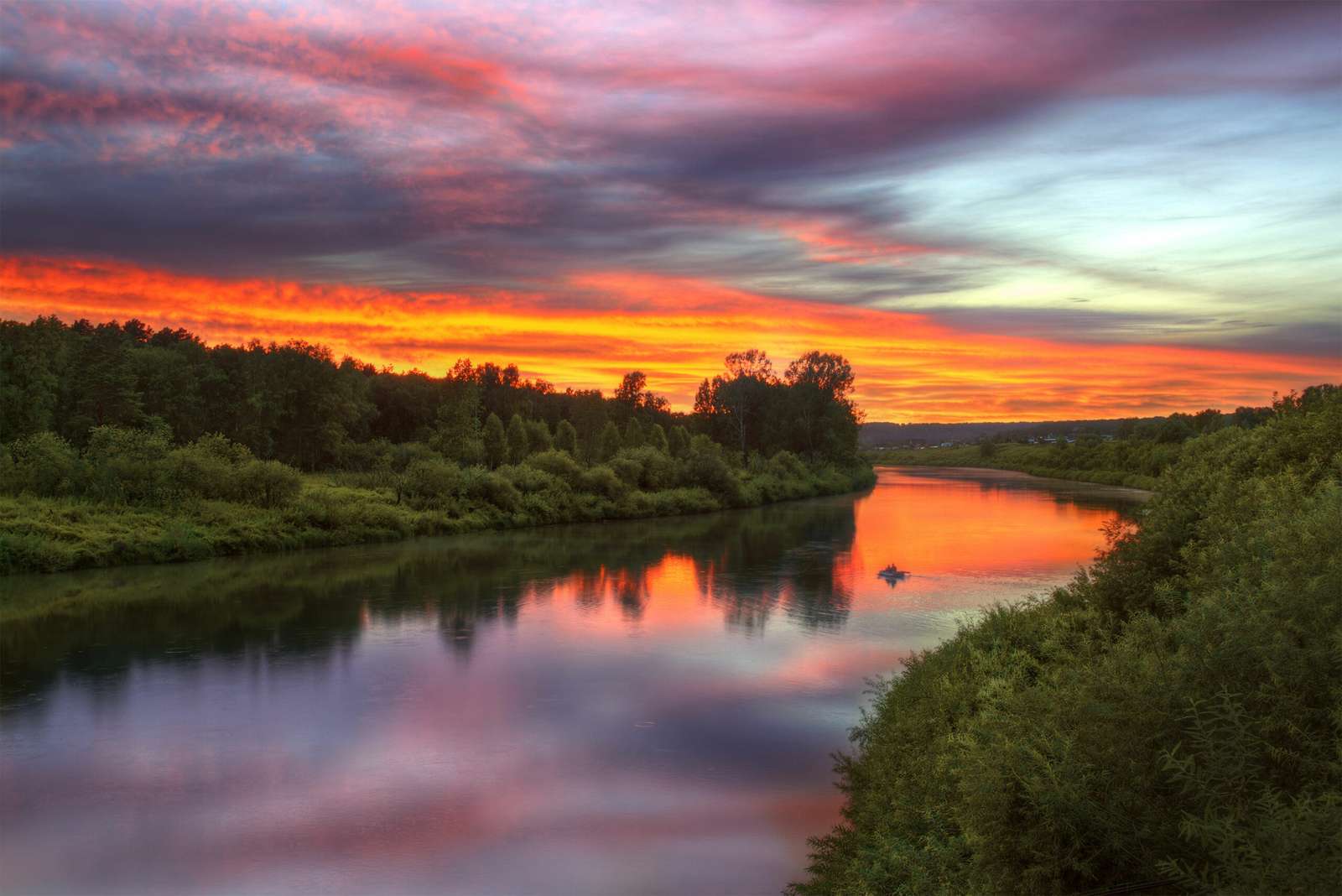 Řeka, barevný západ slunce skládačky online