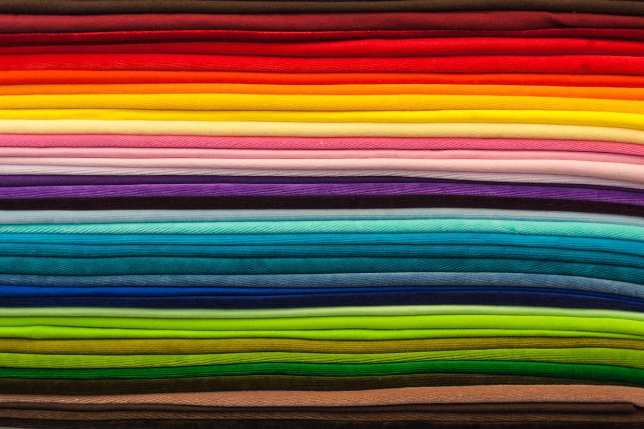 Красочные ткани пазл онлайн
