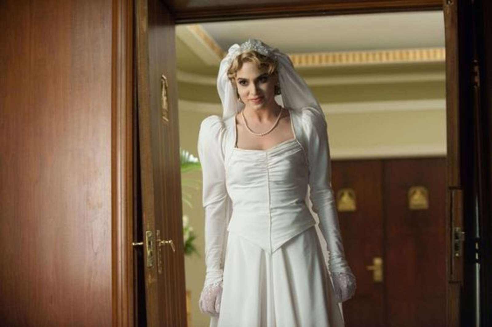Wight en un vestido de novia rompecabezas en línea