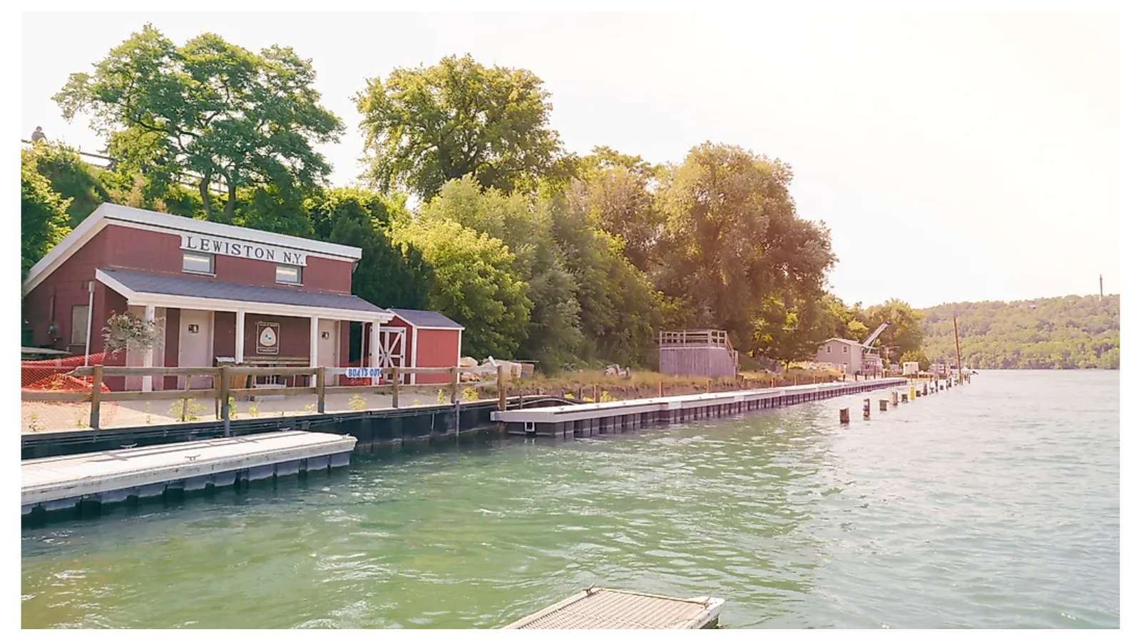 Hangar à bateaux de Lewiston sur la rivière Niagara puzzle en ligne