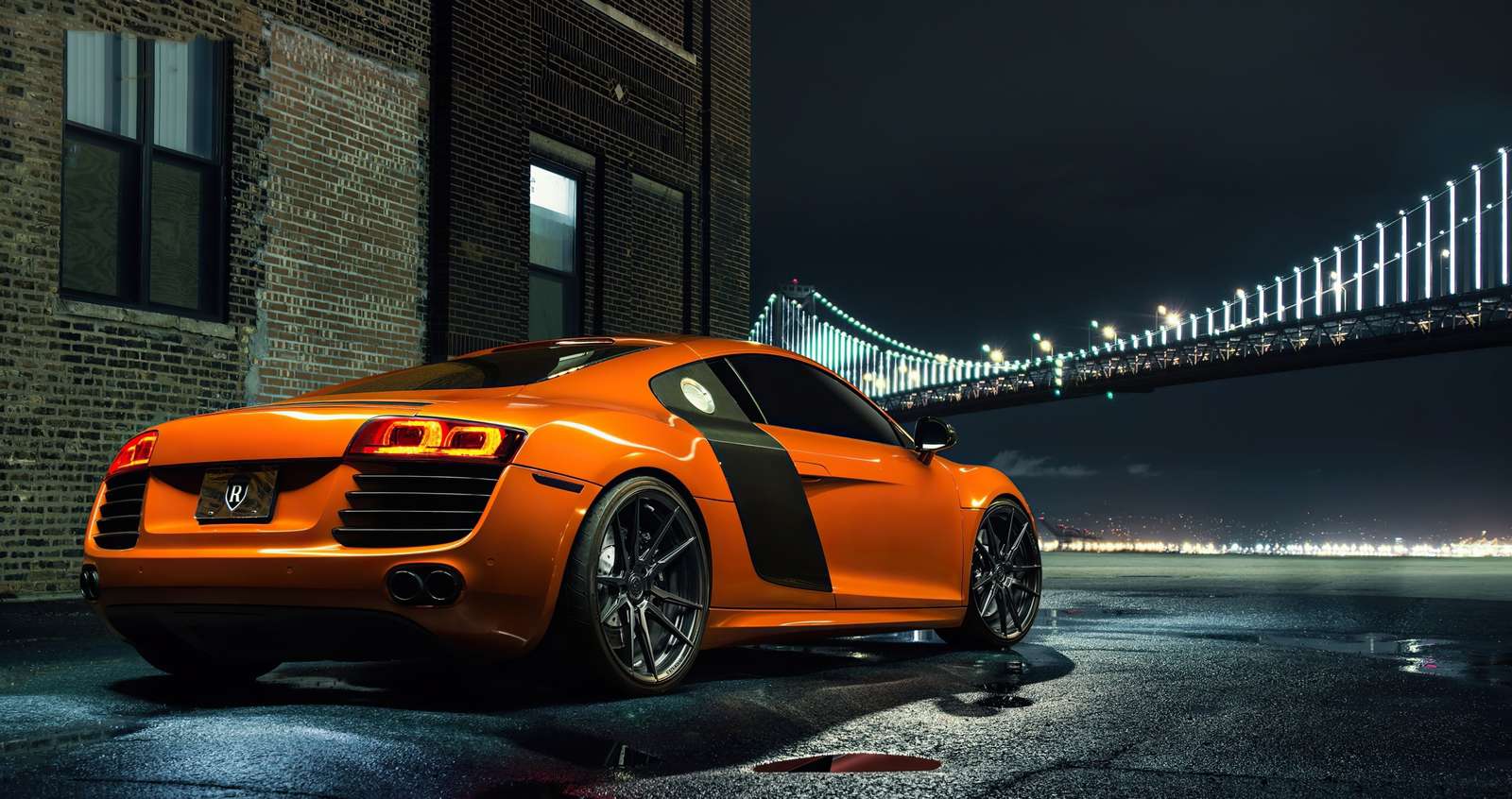 Audi R8 черный/оранжевый онлайн-пазл