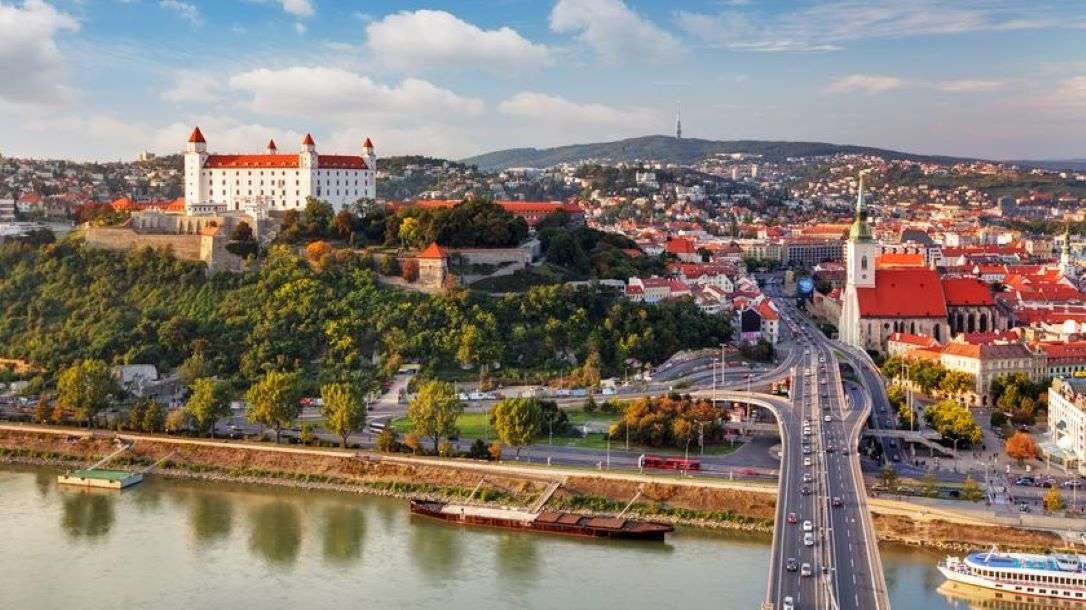 Panorama över Bratislava pussel på nätet