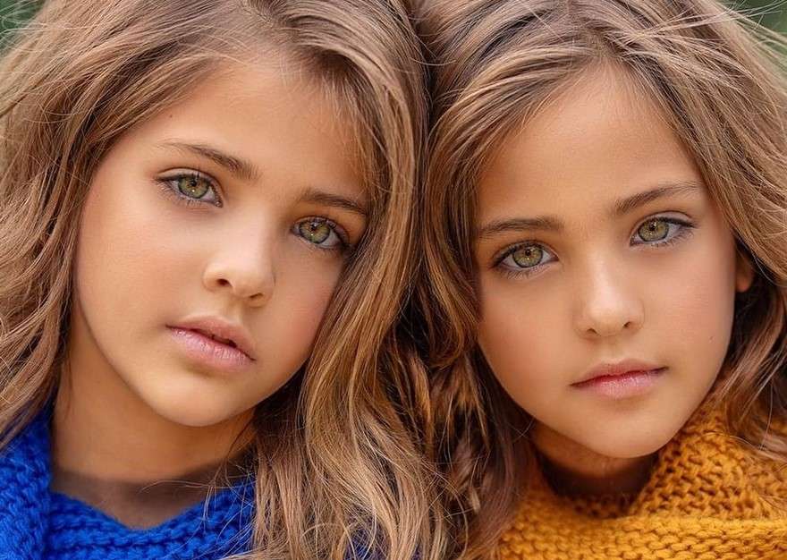 Близнаци. Лия Роуз и Ава Мари Клементс онлайн пъзел