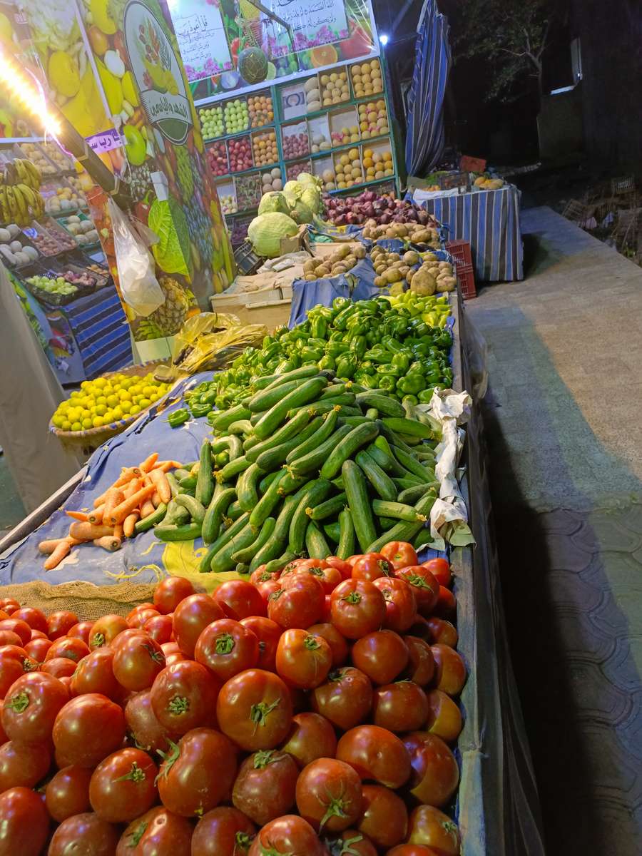 Grönsaker vid marknadsståndet Pussel online