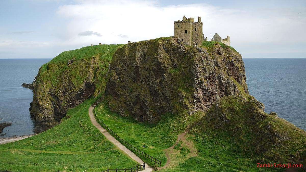 Замъкът Дънотар в Шотландия онлайн пъзел