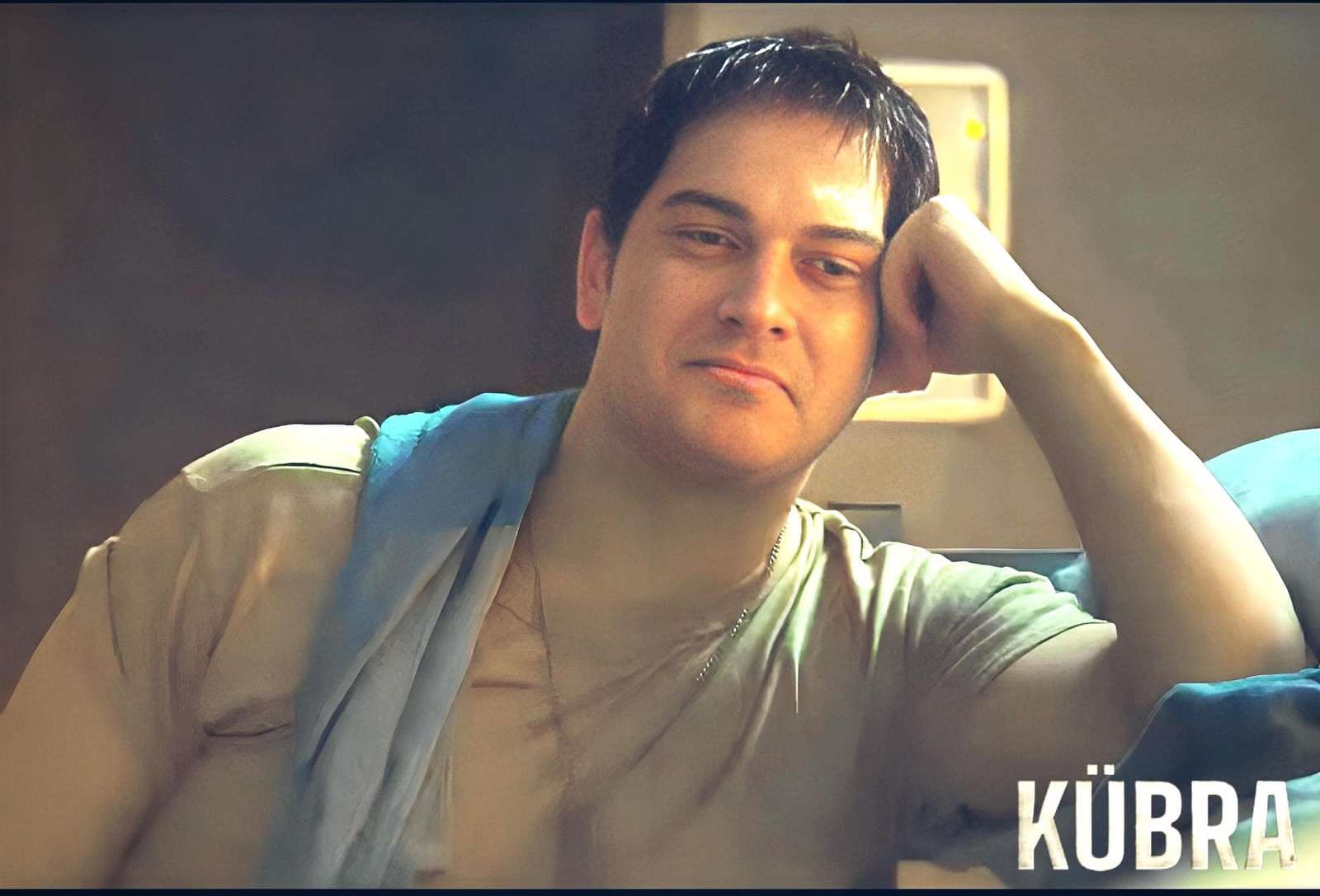 Cagatay Ulusoy à Kubra puzzle en ligne