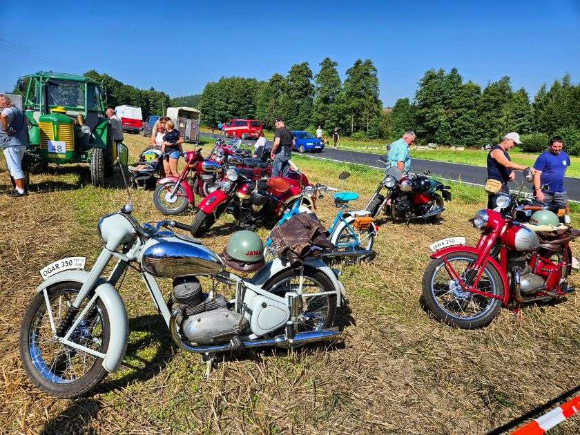 Raliu de motociclete puzzle online