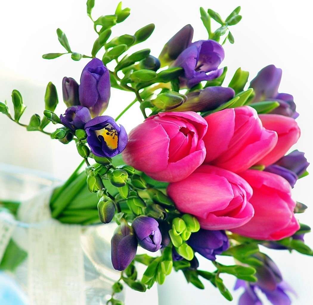 Freesias with tulips online puzzle