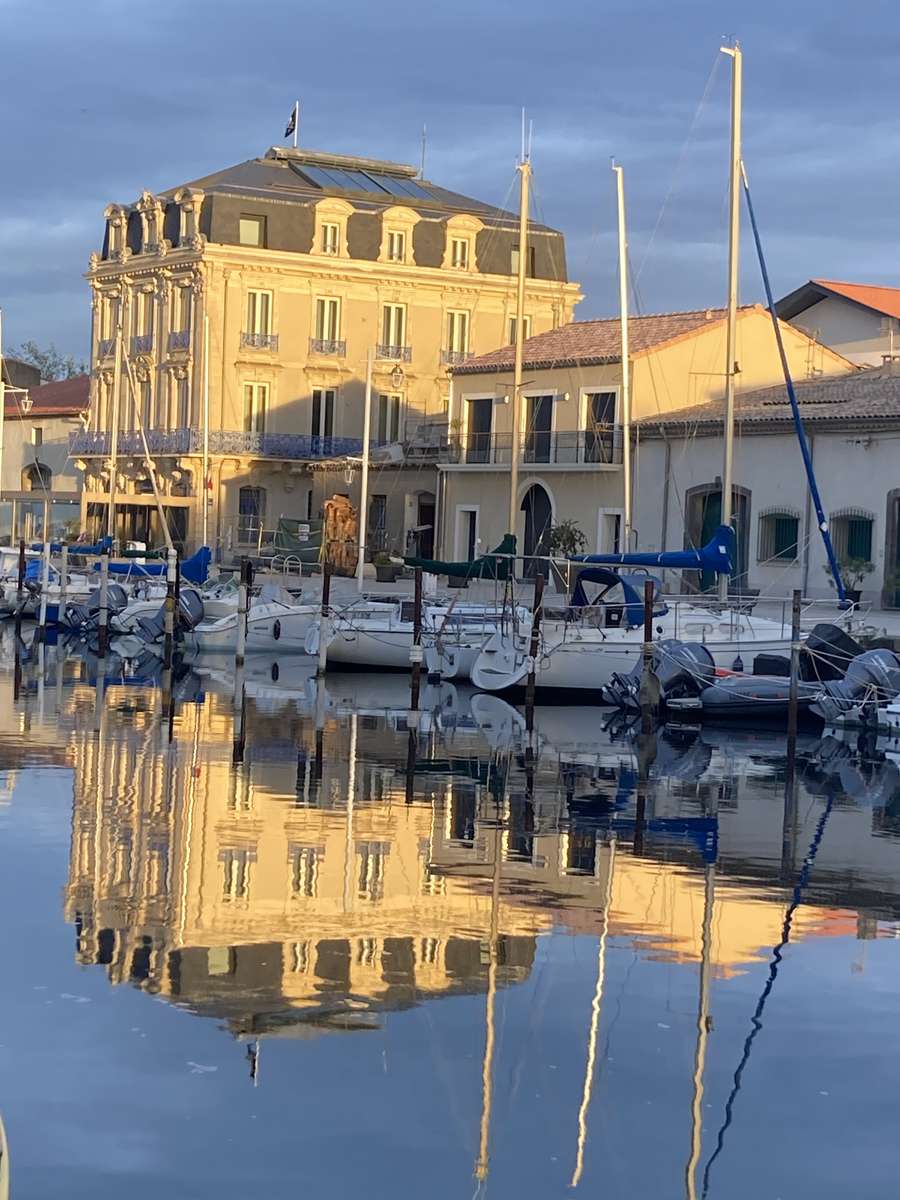 Château de Port Marseillan online puzzle