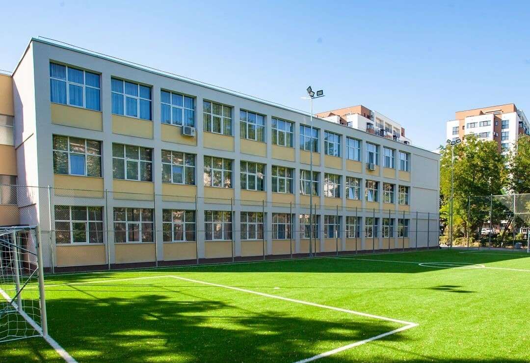 Середня школа Г. І. Братіану онлайн пазл
