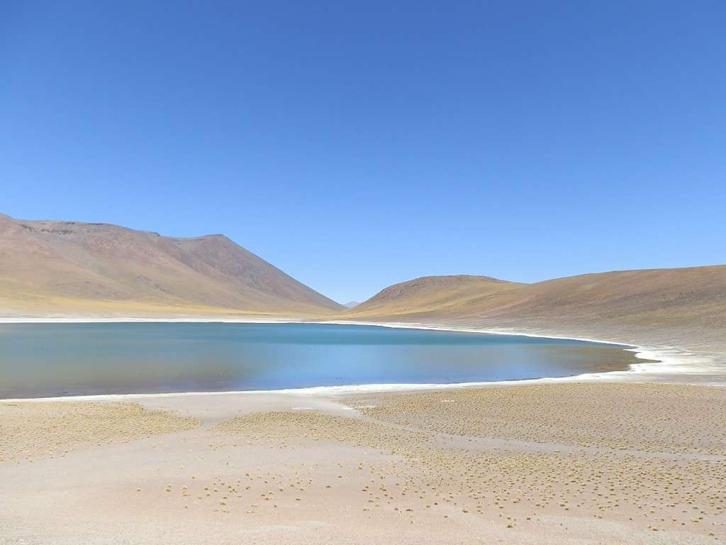 Солоне озеро в пустелі Атакама пазл онлайн