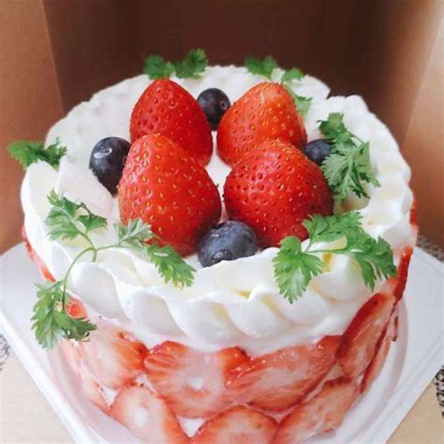 Tarta de crema con frutas rompecabezas en línea