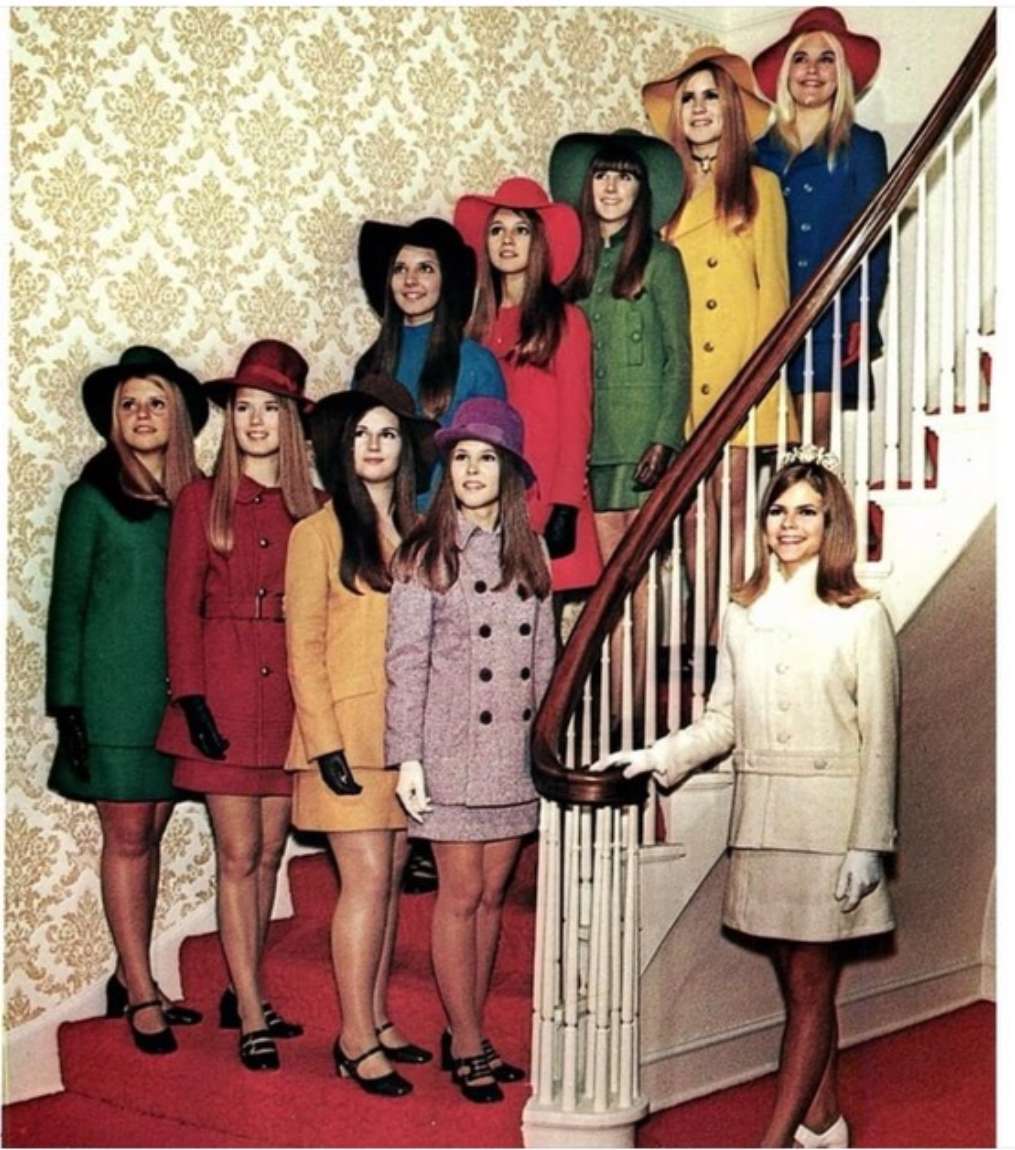 70年代初頭のホームカミングコート。 ジグソーパズルオンライン