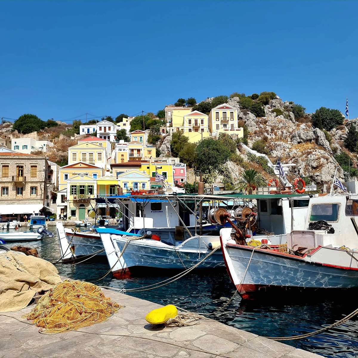 シミ。ギリシャの島の港 オンラインパズル