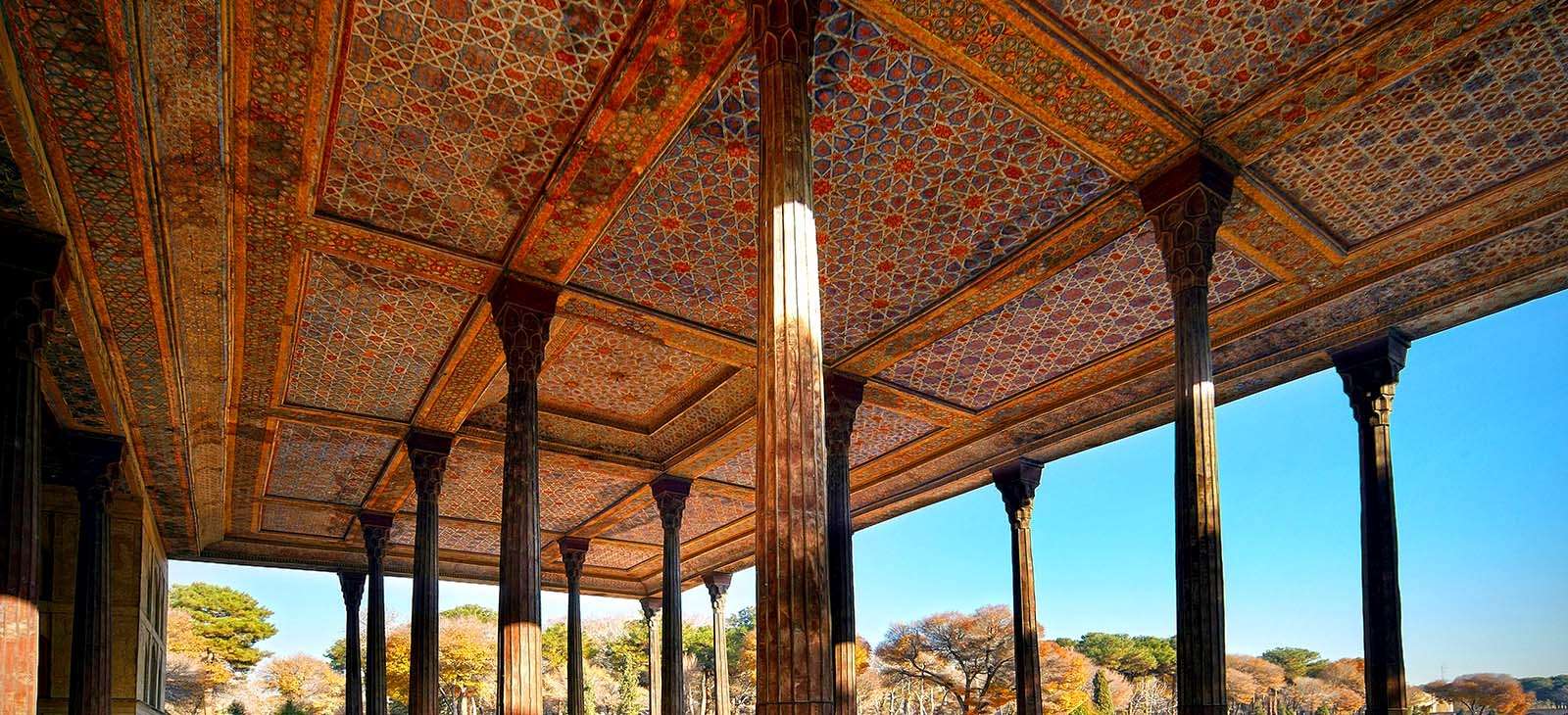 Ceiling of the talar of Chehel Sutun jigsaw puzzle online