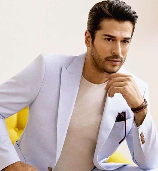 Burak Özçivit - Turkish actor online puzzle