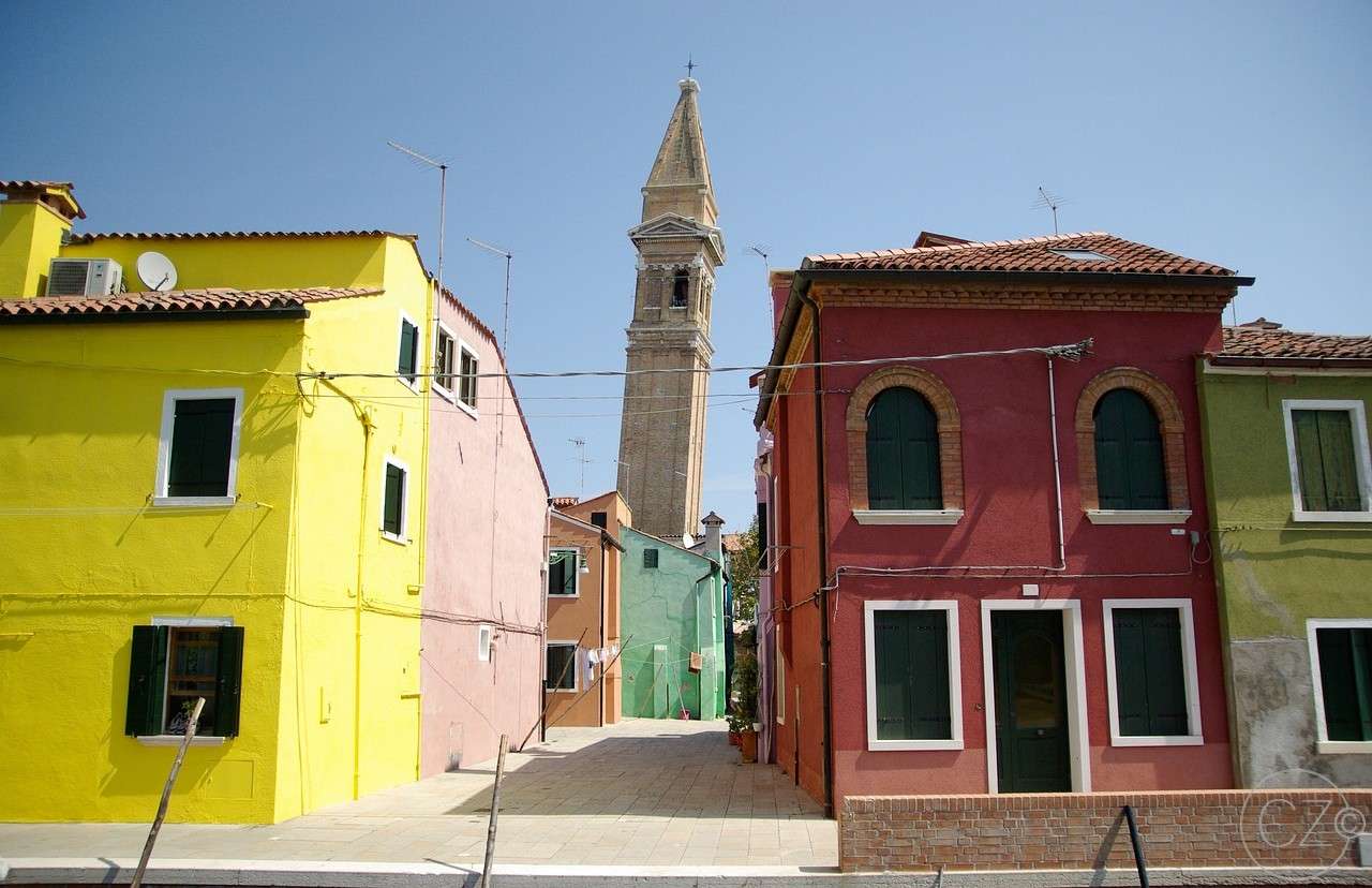 Italien, ön Burano, färgglada hus pussel på nätet