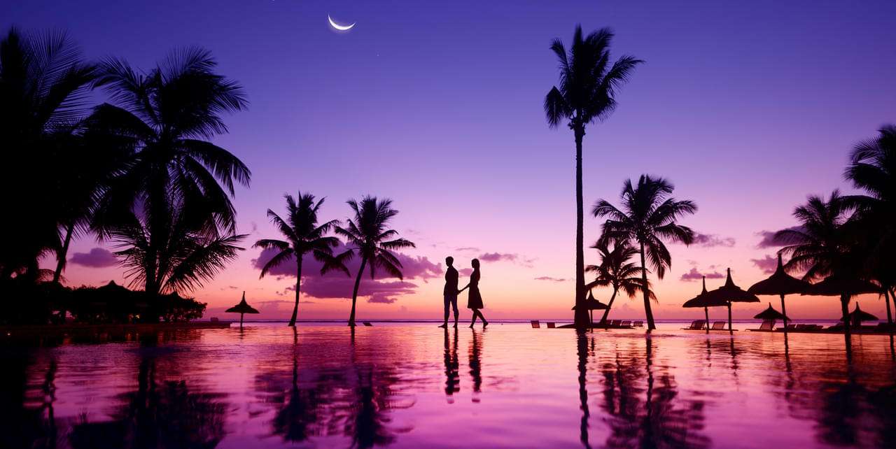 Влюбленная пара на Маврикии в сумерках пазл онлайн