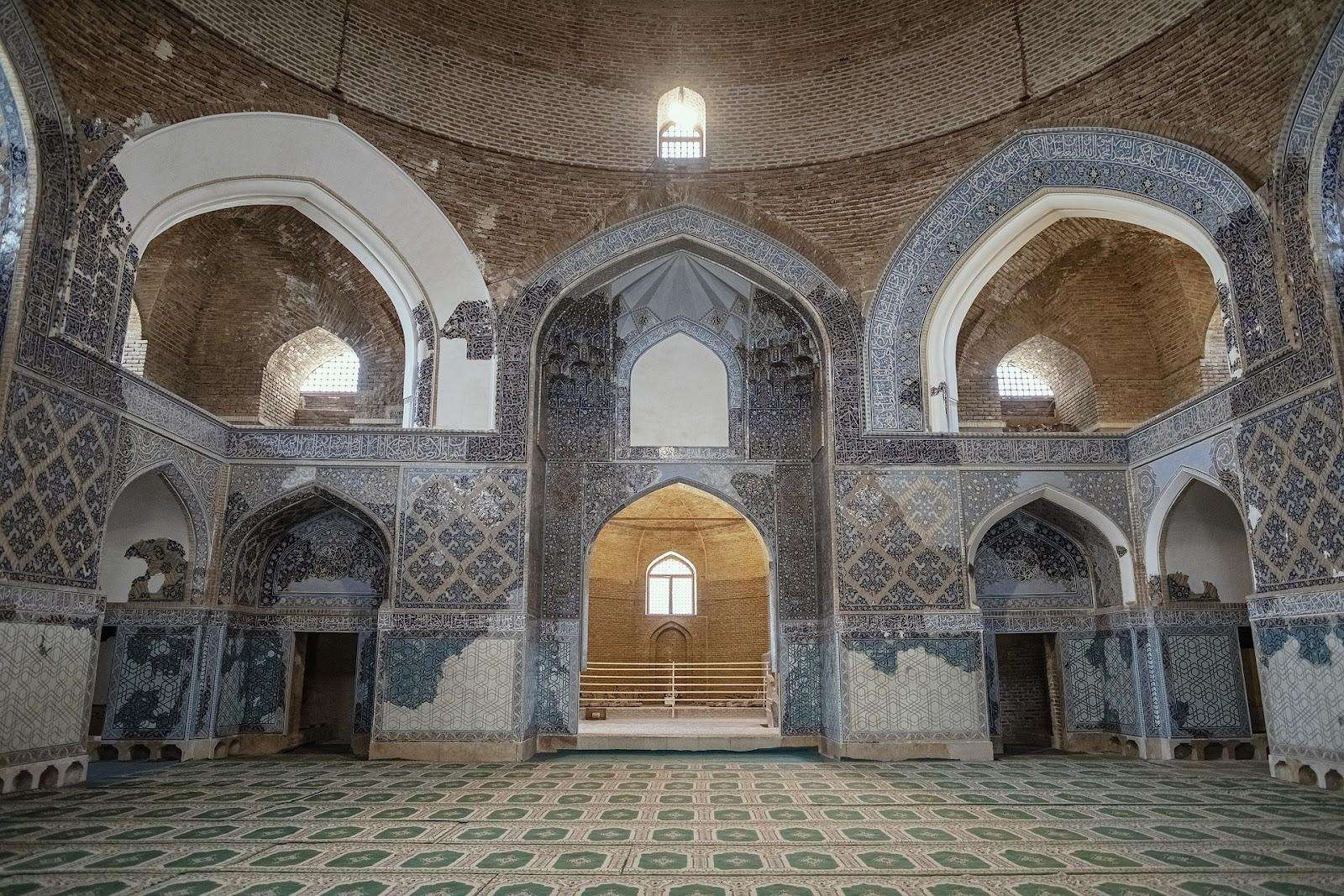 Innenraum der Blauen Moschee (Täbris). Online-Puzzle
