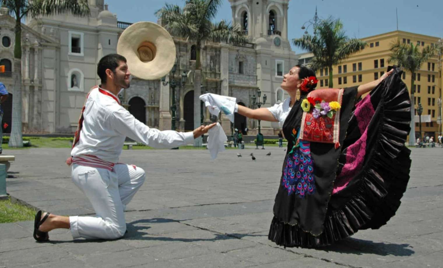 Dancing Peruvian Couple online puzzle