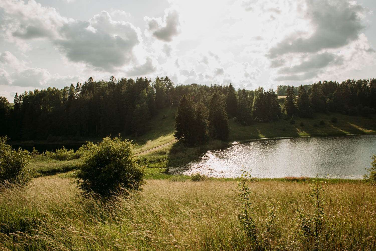 Μια παραμυθένια λίμνη στην περιοχή Suwałki online παζλ