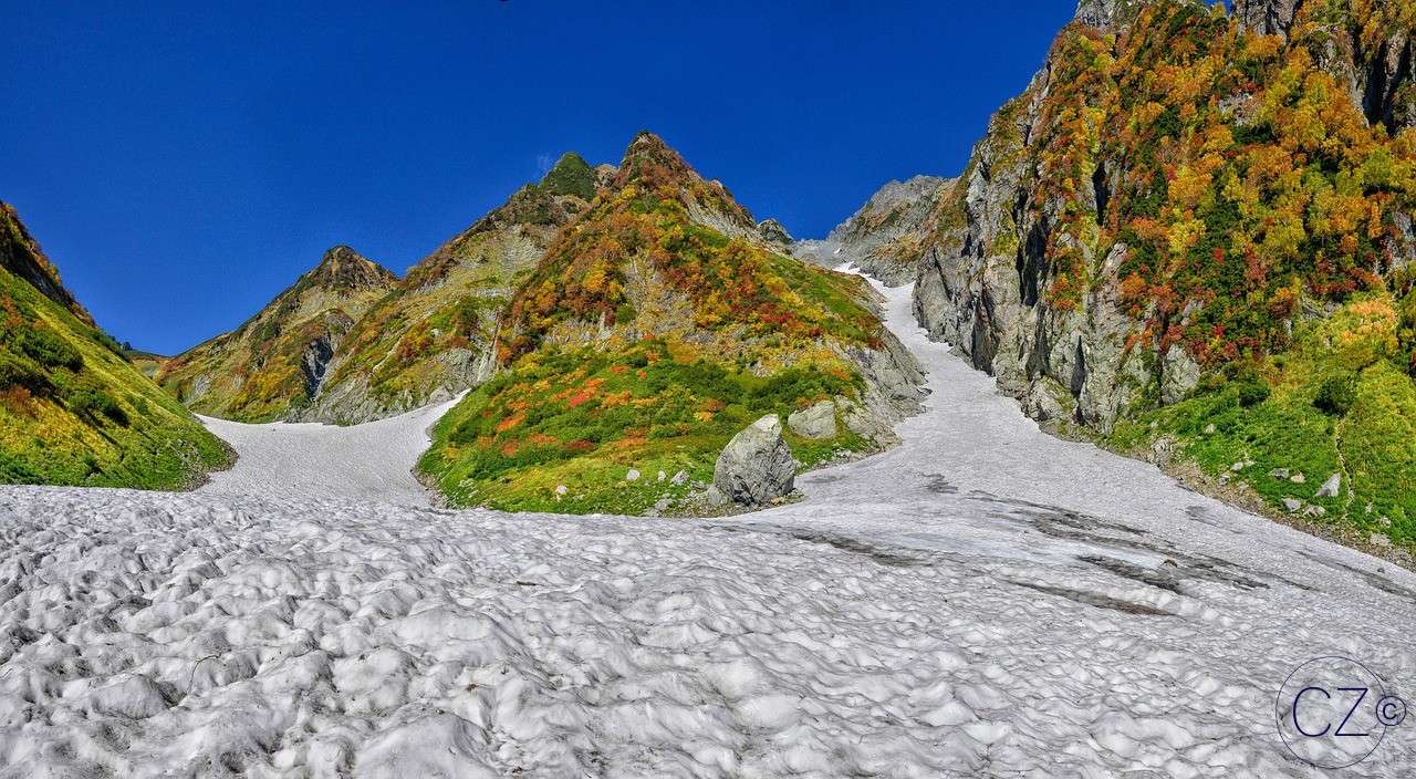 Гірський пейзаж, Осіннє листя, Сніг пазл онлайн