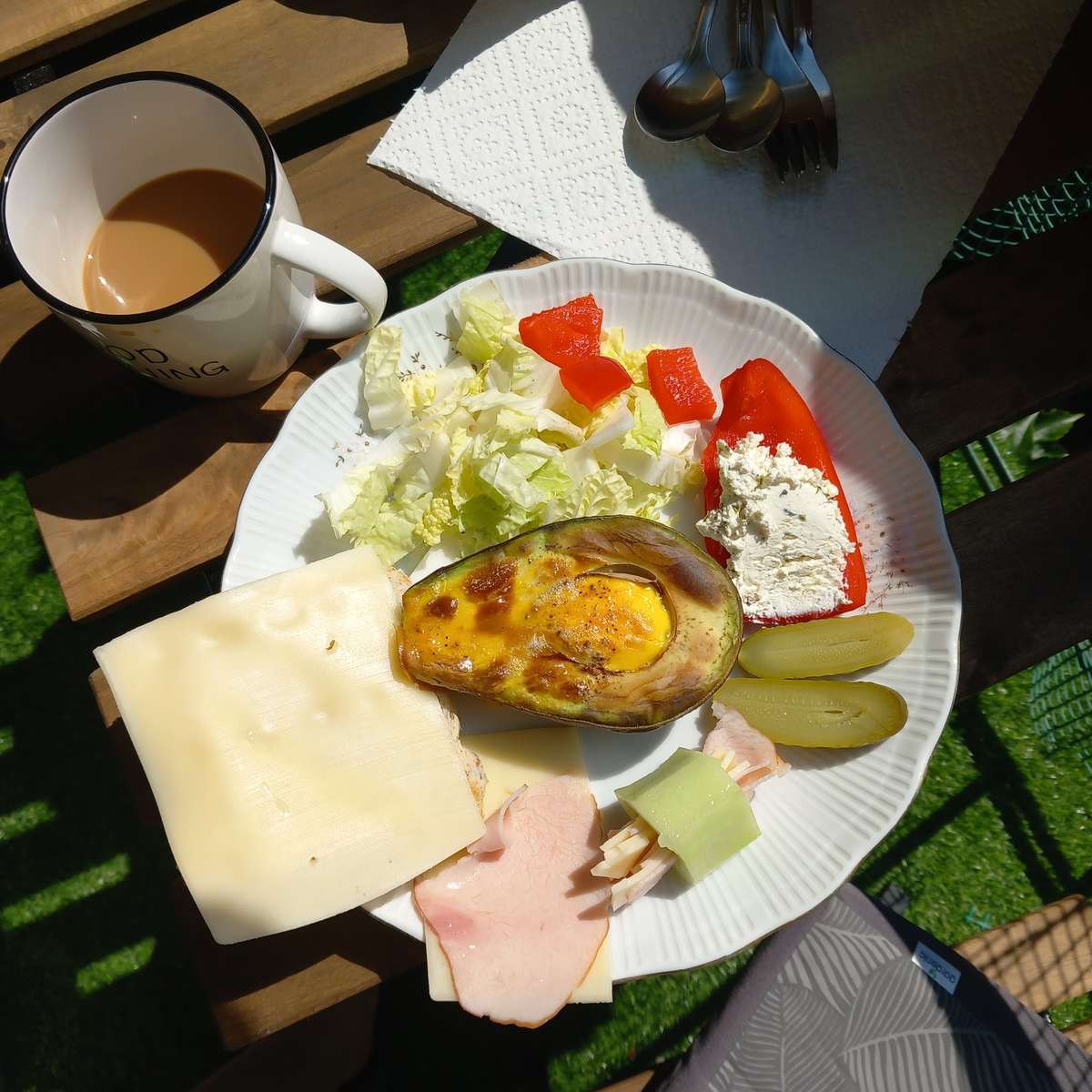 Закуска на балкона по време на вашата почивка онлайн пъзел