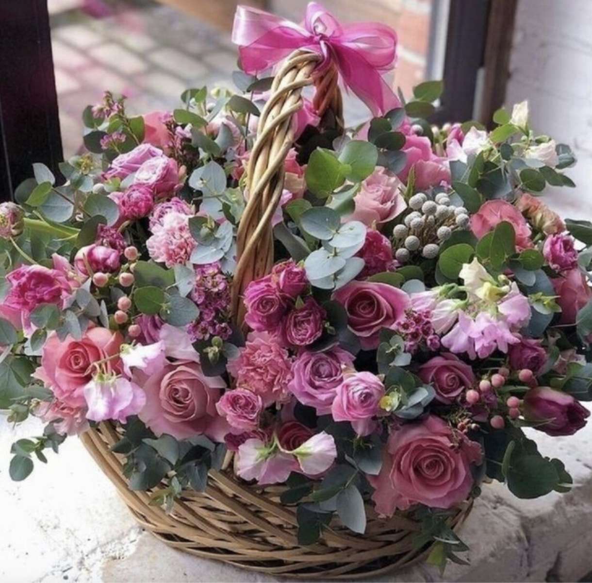 Panier de fleurs variées kirakós online